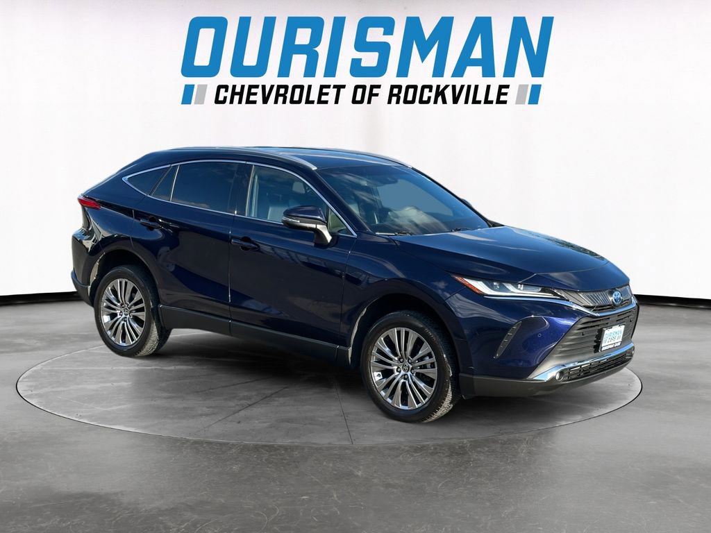 Used 2023 Toyota Venza XLE image 1