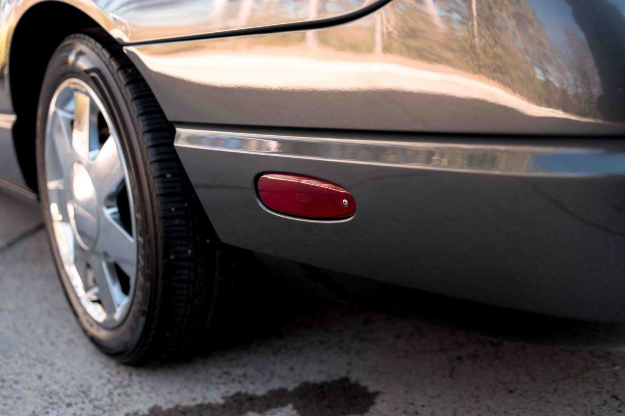 Used 2003 Ford Thunderbird Deluxe image 33
