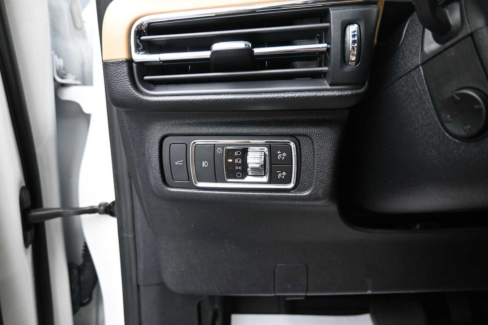 Used 2020 Lincoln Corsair Reserve w/ Equipment Group 201A AWD/4WD image 10