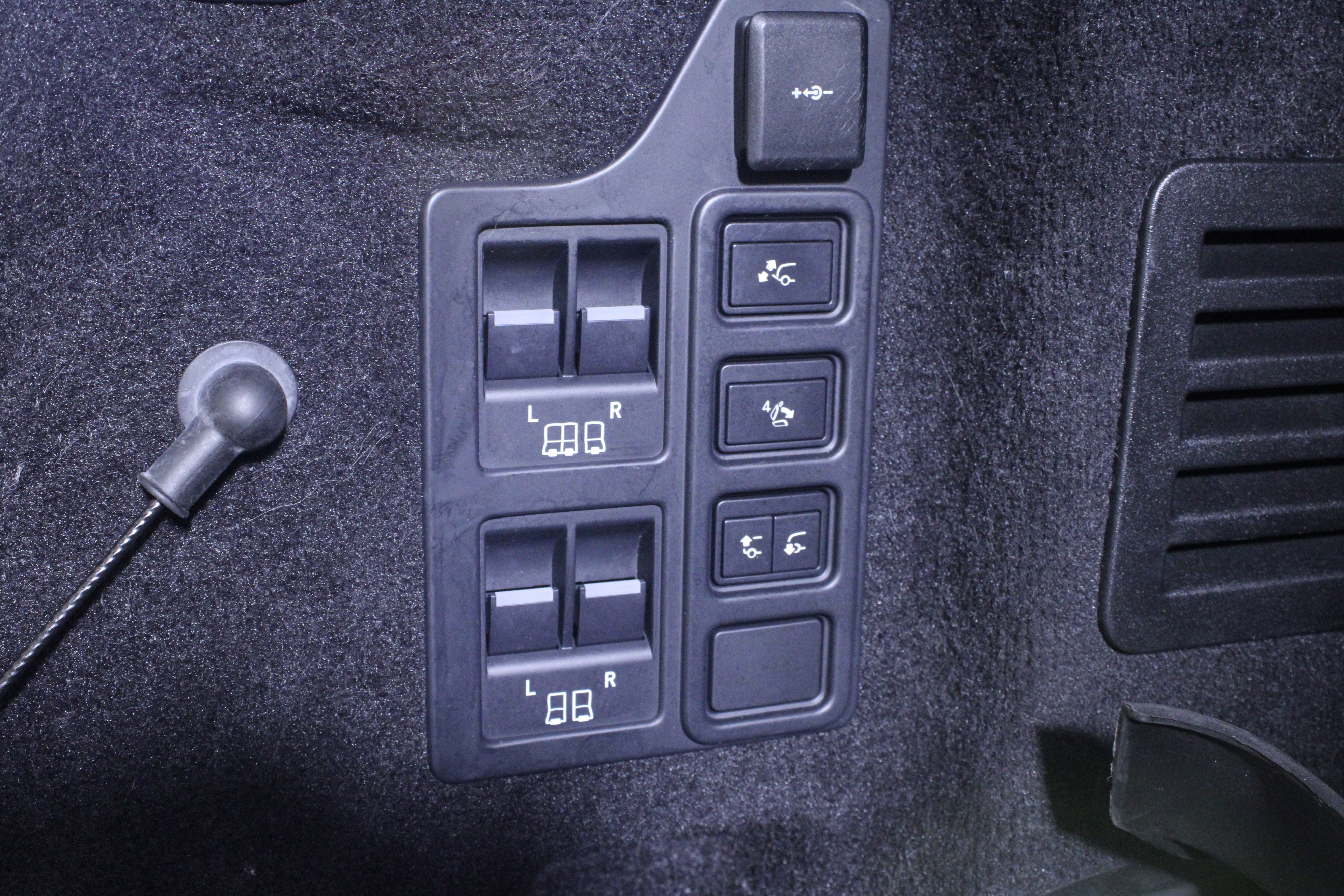 Used 2023 Land Rover Discovery HSE R-Dynamic image 12