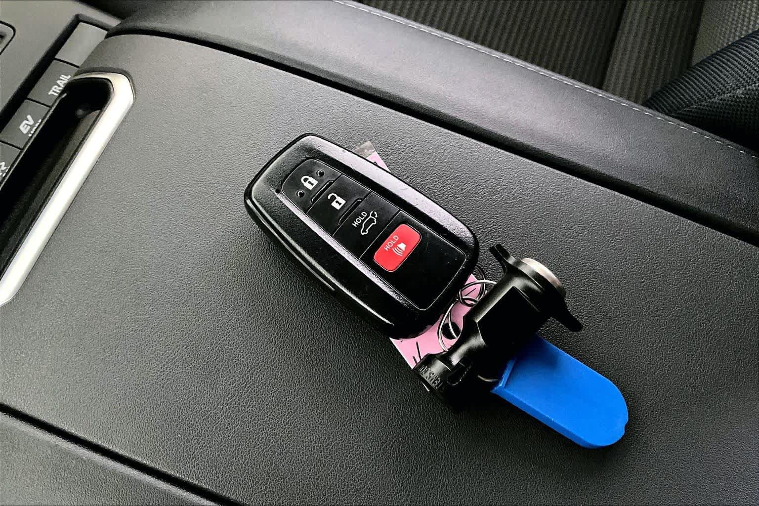 Used 2020 Toyota Highlander LE AWD/4WD image 15