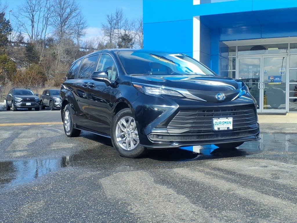 Used 2024 Toyota Sienna LE