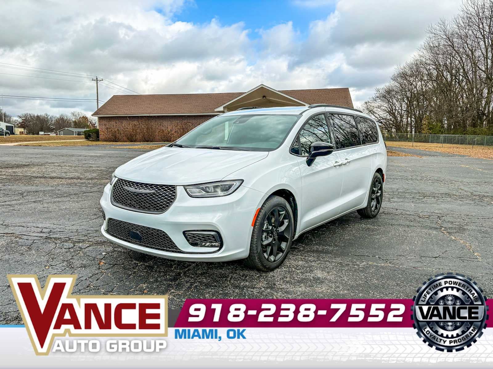 New 2026 Chrysler Pacifica Select w/ S Appearance Package FWD image 3