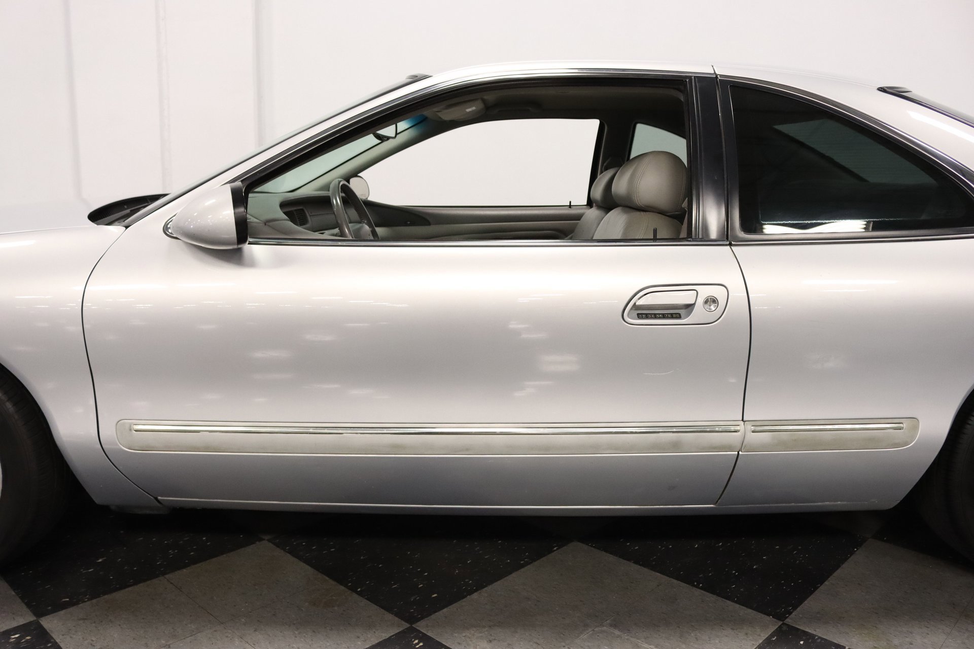 Used 1998 Lincoln Mark VIII RWD image 28