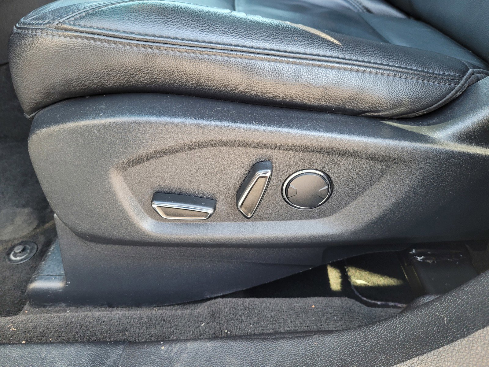 Used 2017 Ford Explorer XLT w/ Equipment Group 202A image 11