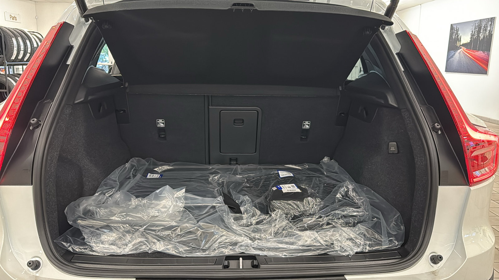 New 2026 Volvo XC40 B5 Ultra w/ Protection Package Premier AWD/4WD image 29