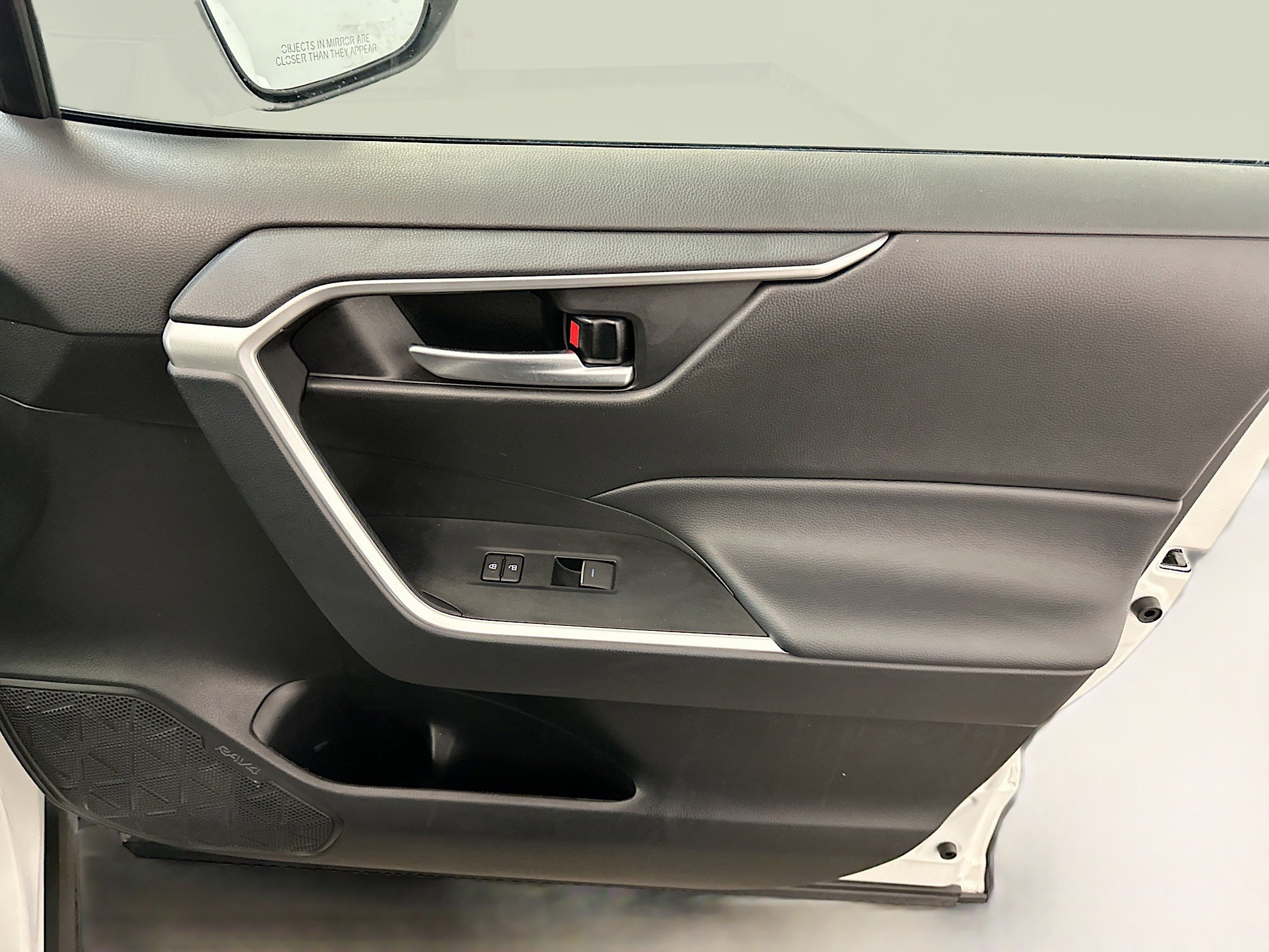 Used 2025 Toyota RAV4 XLE image 35