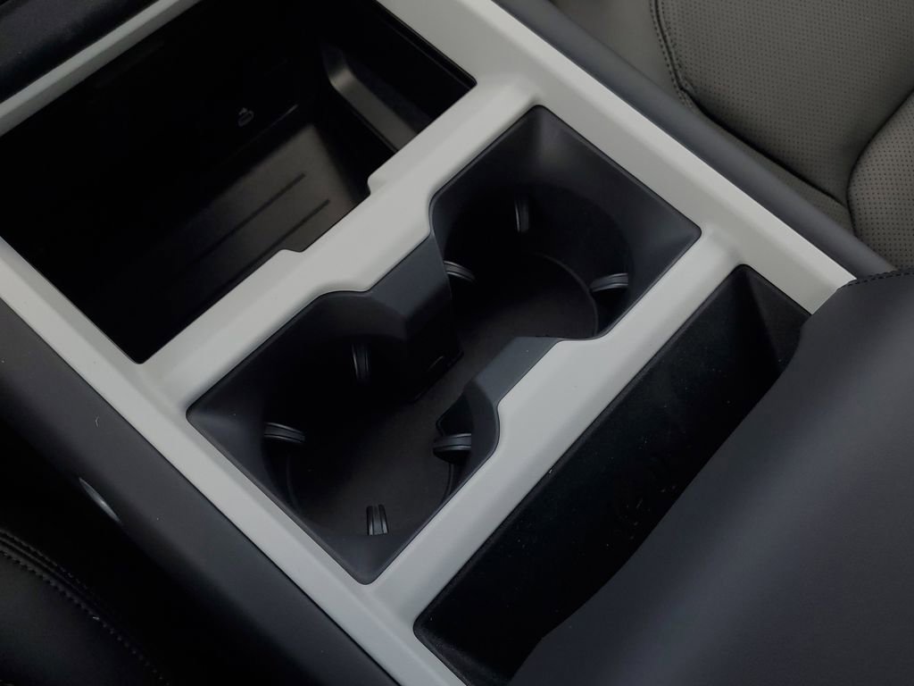 Certified 2025 Land Rover Defender 130 X-Dynamic SE image 28