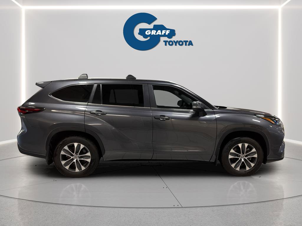 Used 2025 Toyota Highlander XLE AWD/4WD image 9