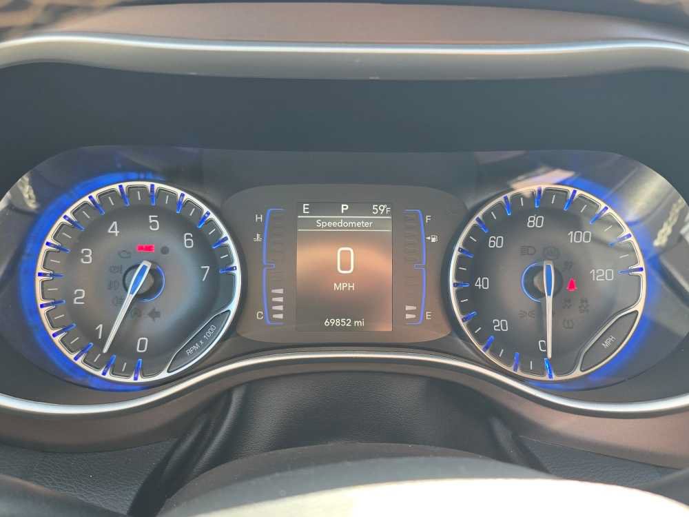 Used 2022 Chrysler Voyager LX FWD image 7
