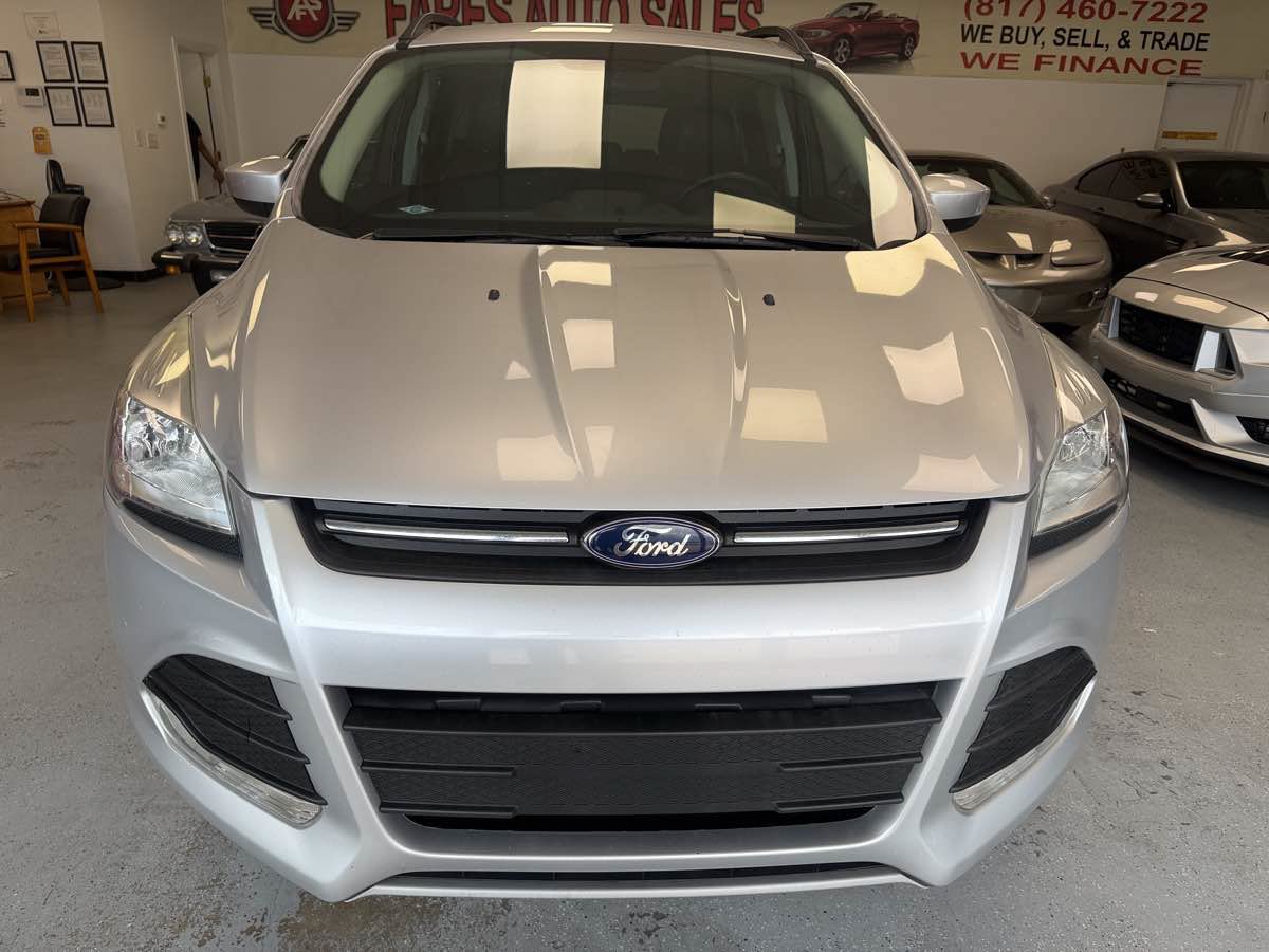 Used 2016 Ford Escape SE w/ SE Leather Comfort Package FWD image 2