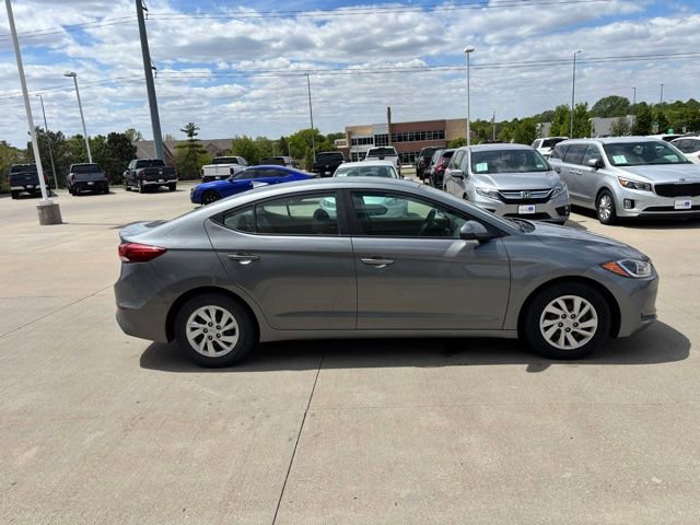 Used 2017 Hyundai Elantra SE w/ Cargo Package FWD image 4