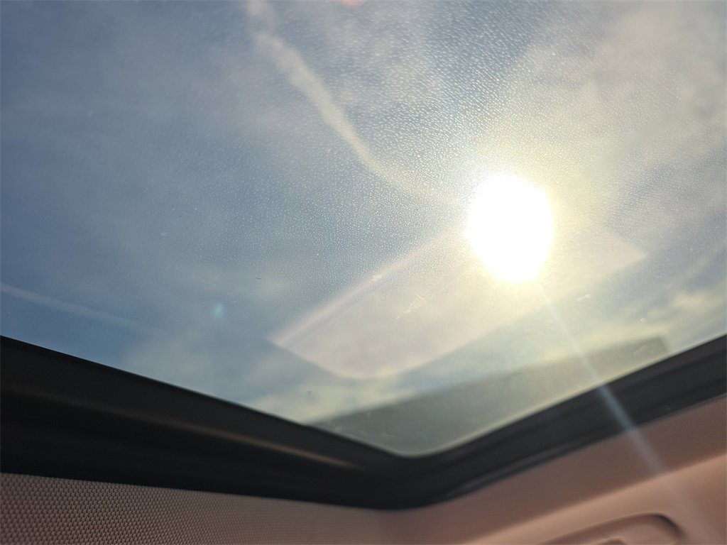 Used 2018 Volkswagen Tiguan SE w/ Panoramic Sunroof Package image 33