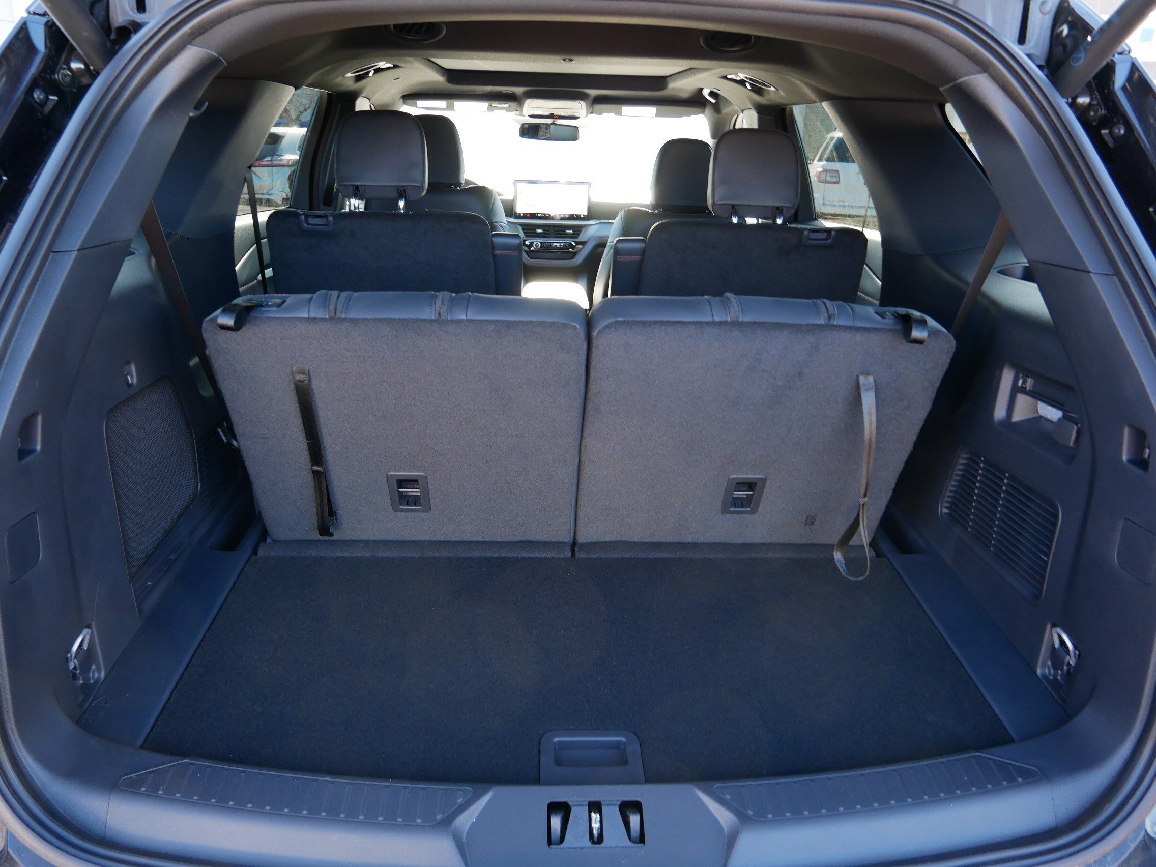 Used 2026 Ford Explorer ST-Line w/ ST-Line Street Pack image 18