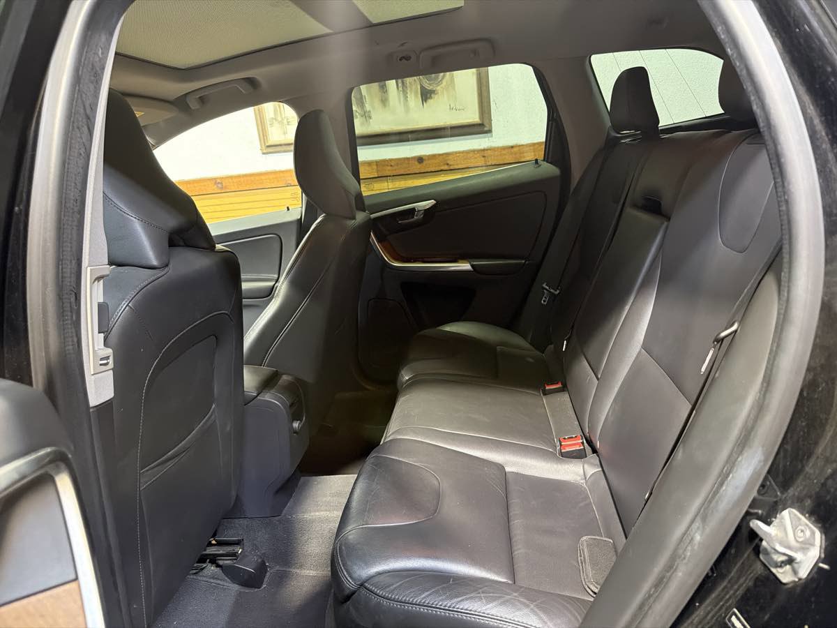 Used 2017 Volvo XC60 T6 Inscription w/ Preferred Option Package AWD/4WD image 23