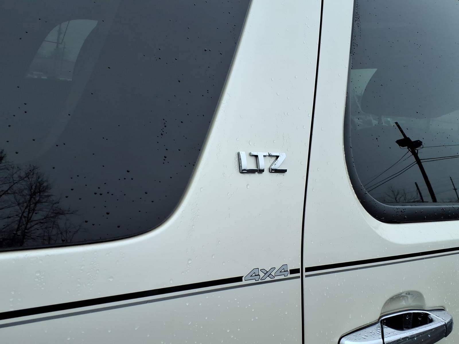 Used 2010 Chevrolet Tahoe LTZ image 6