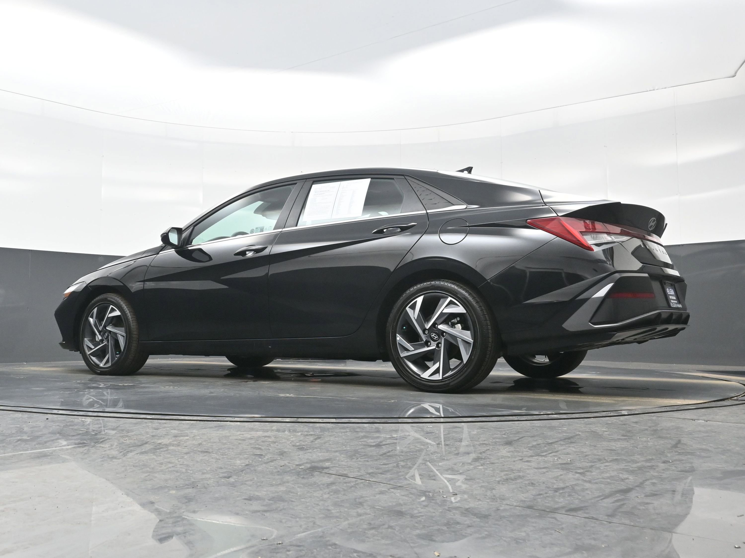 Certified 2025 Hyundai Elantra Limited image 29