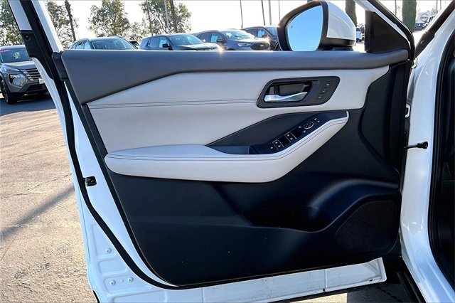 Certified 2024 Nissan Rogue SL w/ SL Premium Package image 20