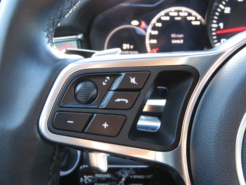 Used 2018 Porsche Panamera 4 image 22