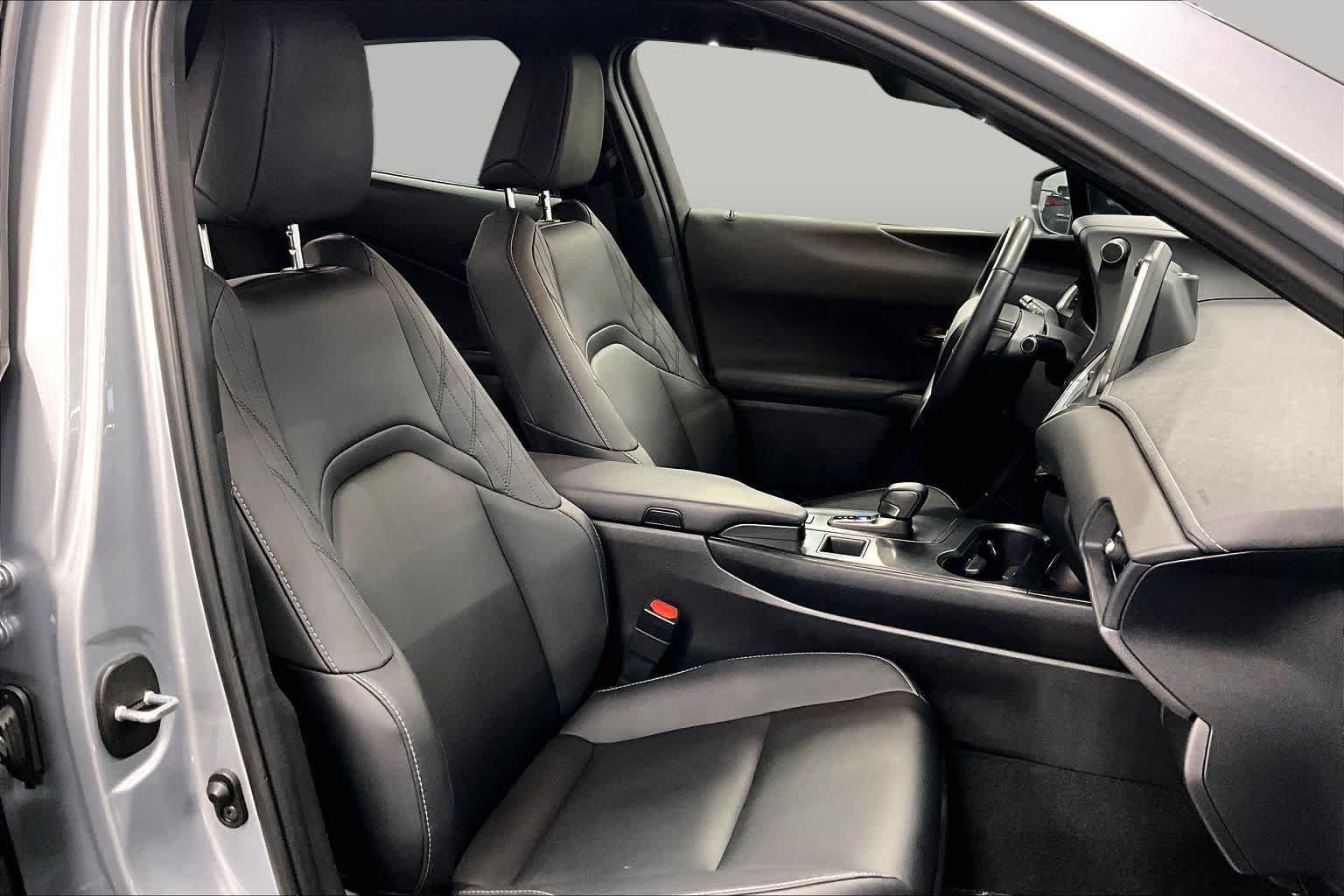 Used 2025 Lexus UX 300h FWD w/ Accessory Package (Z2) image 9