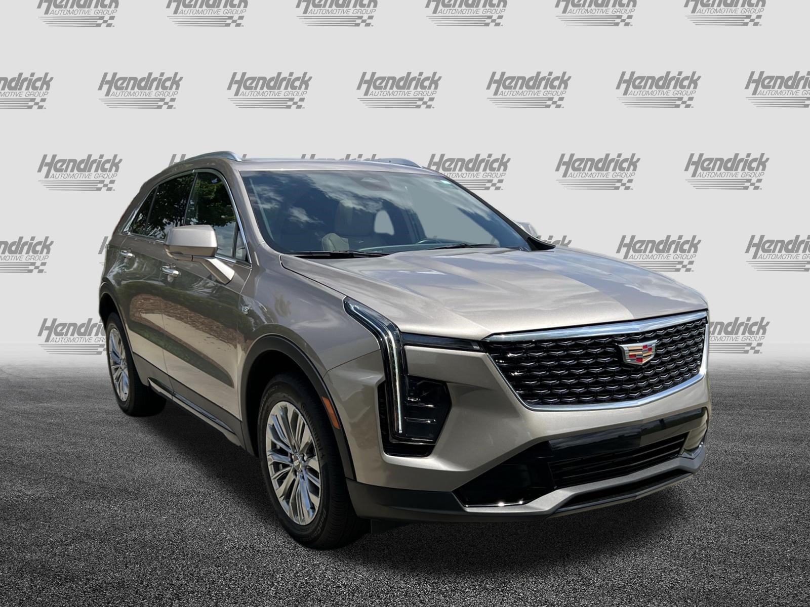Used 2025 Cadillac XT4 Premium Luxury FWD image 2