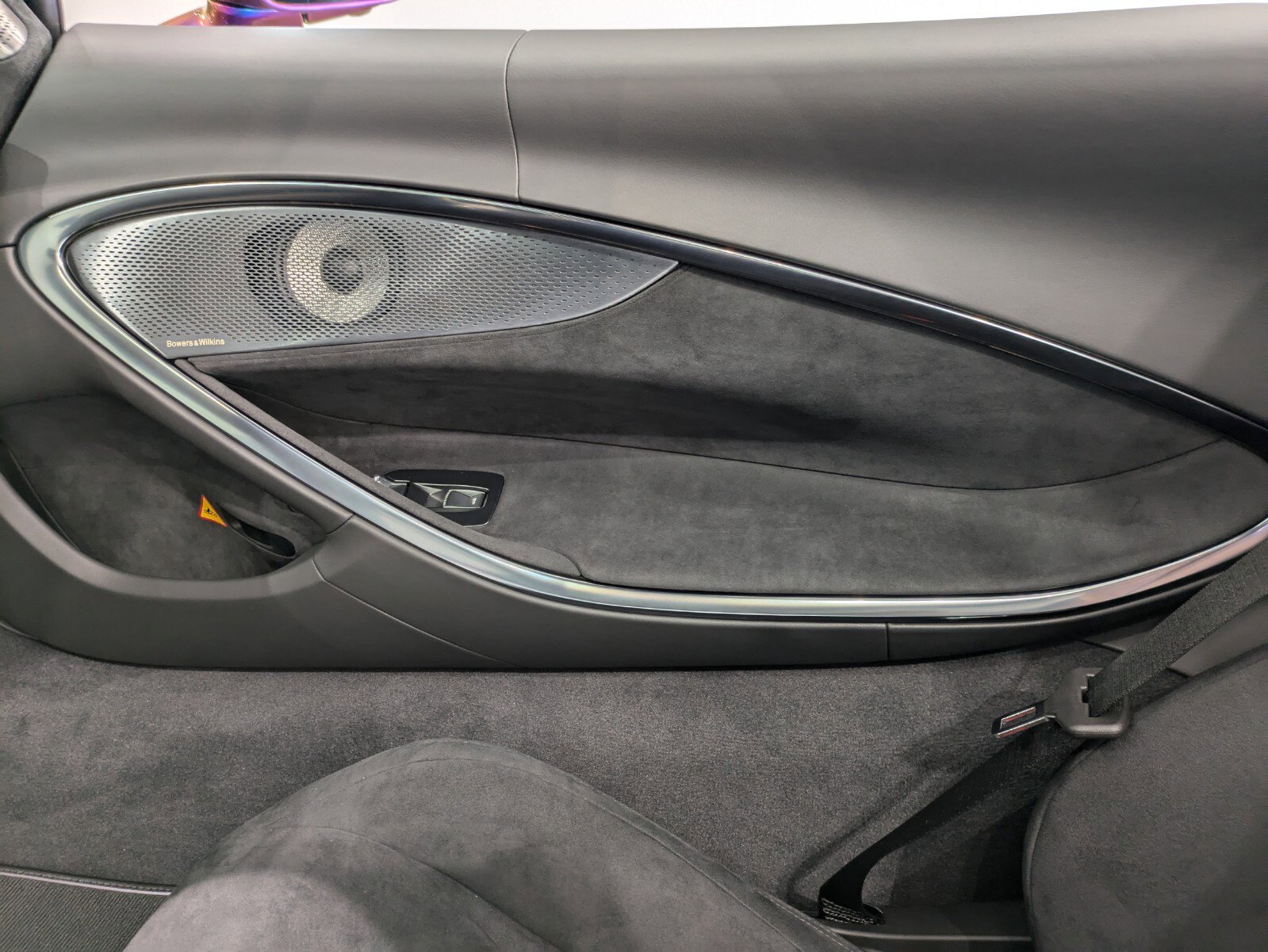 Used 2025 McLaren Artura Spider image 18