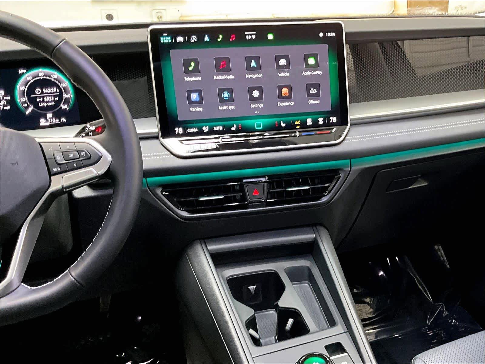 Certified 2025 Volkswagen Tiguan SE w/ Panoramic Sunroof Package image 8