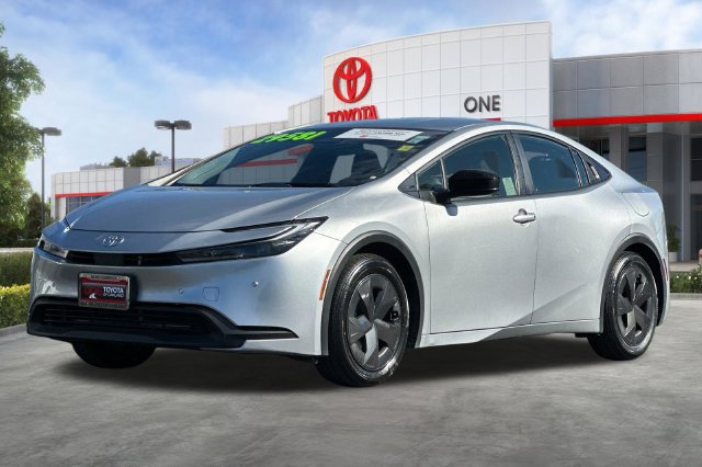 Certified 2025 Toyota Prius LE FWD image 10