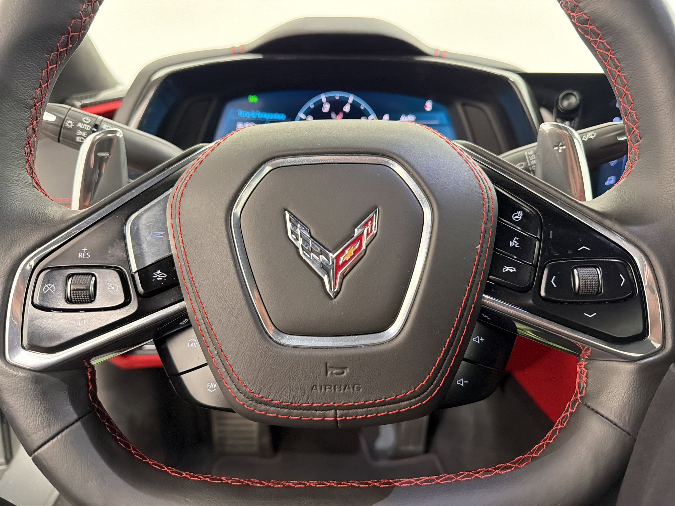 Used 2024 Chevrolet Corvette Stingray Premium Conv w/ Z51 Performance Package image 13