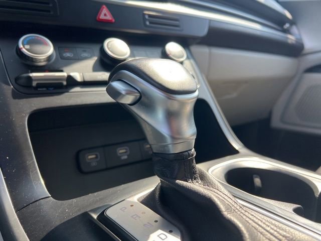 Used 2024 Kia Carnival LX image 21