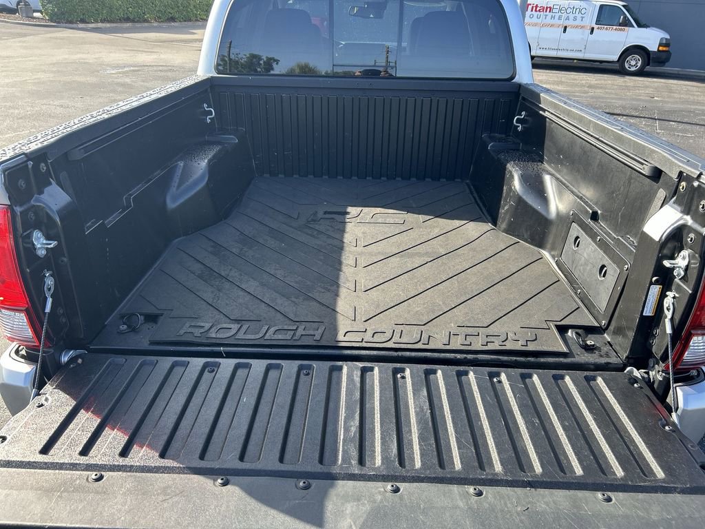 Used 2022 Toyota Tacoma SR5 w/ Technology Package image 13