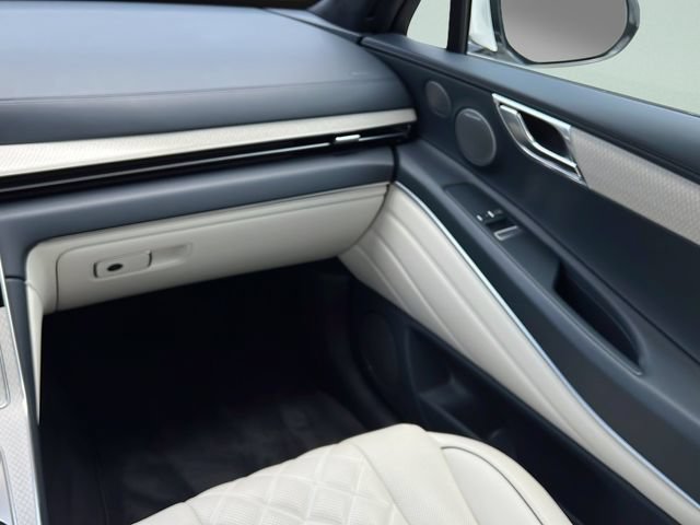 Certified 2025 Genesis GV80 3.5T Prestige AWD/4WD image 16