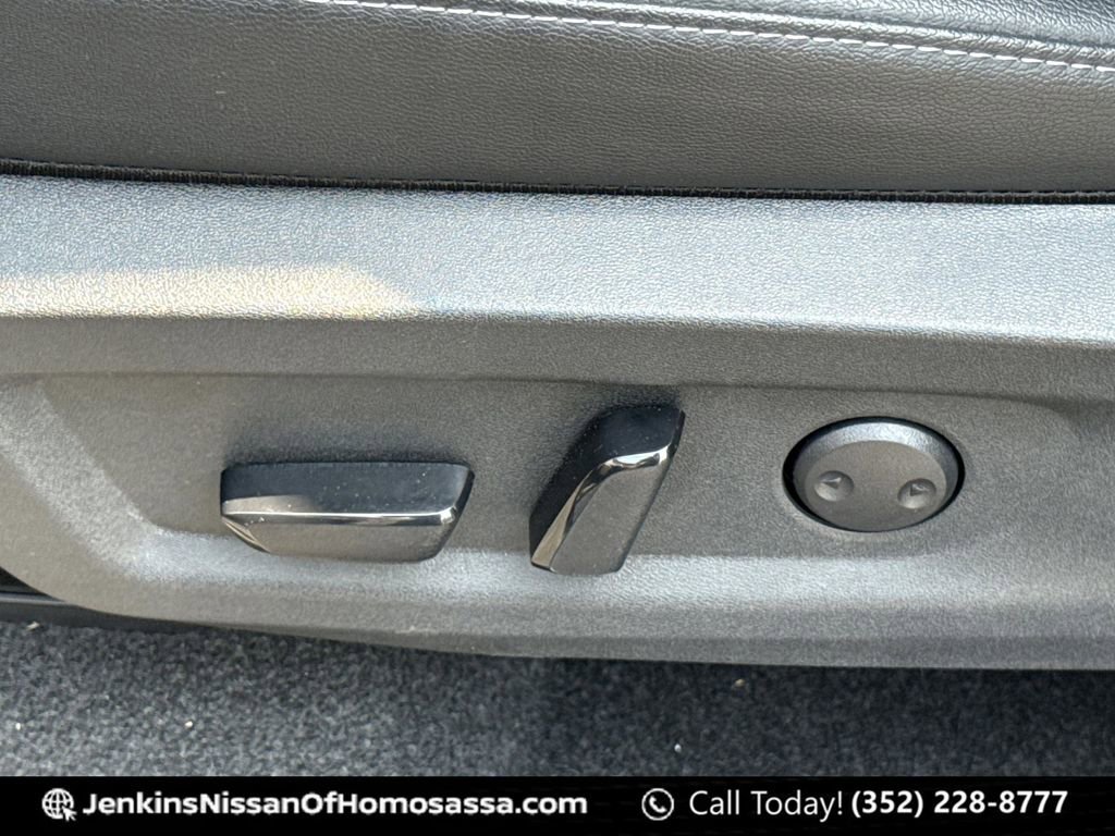 Certified 2025 Nissan Murano SV image 32