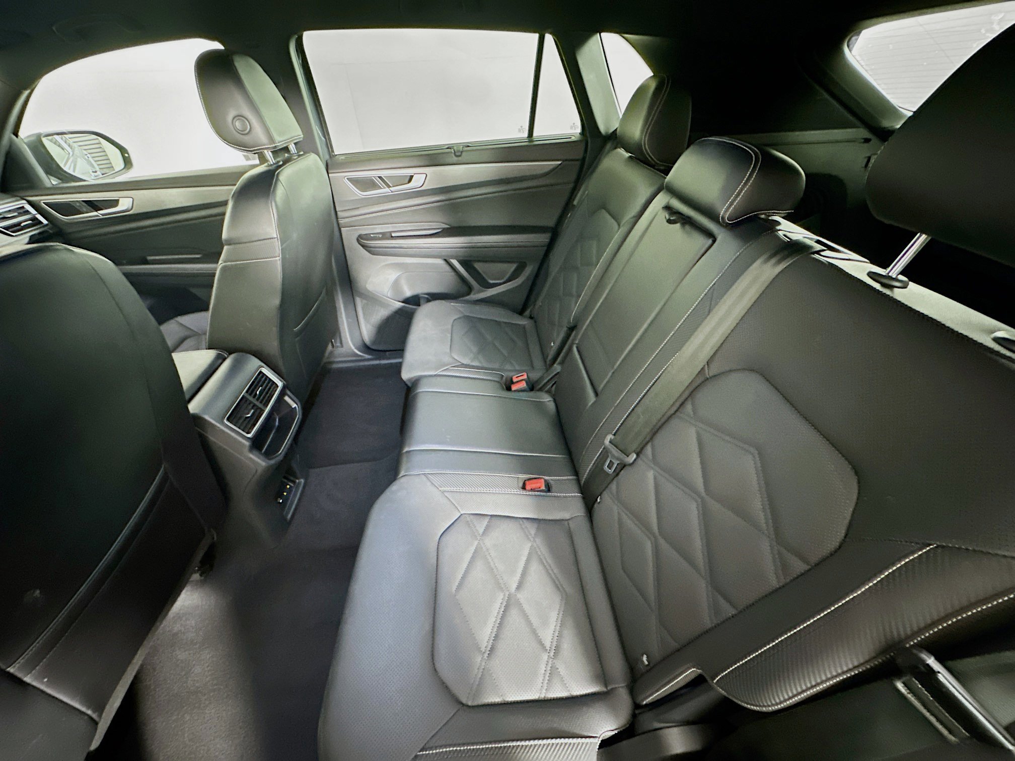 Used 2024 Volkswagen Atlas Cross Sport SE image 28