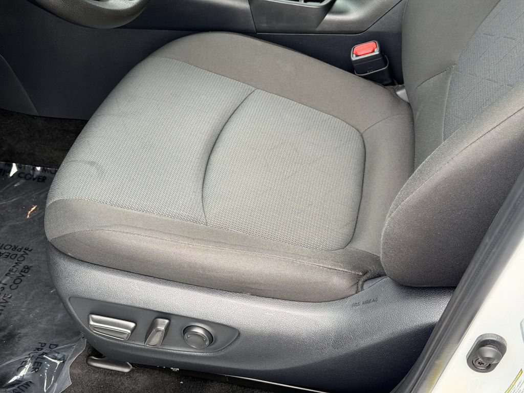 Used 2025 Toyota RAV4 XLE AWD/4WD image 22