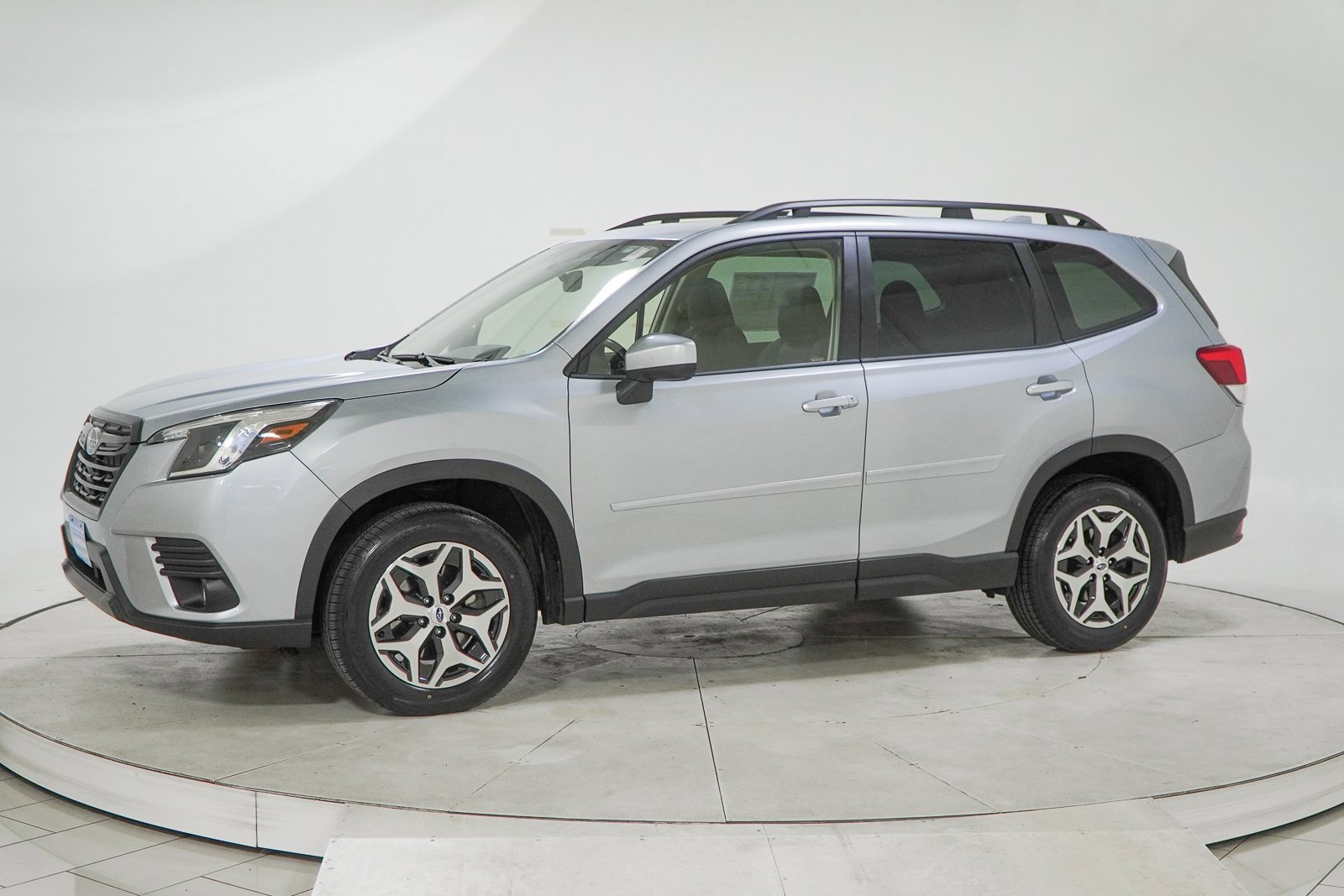 Used 2023 Subaru Forester Premium image 4