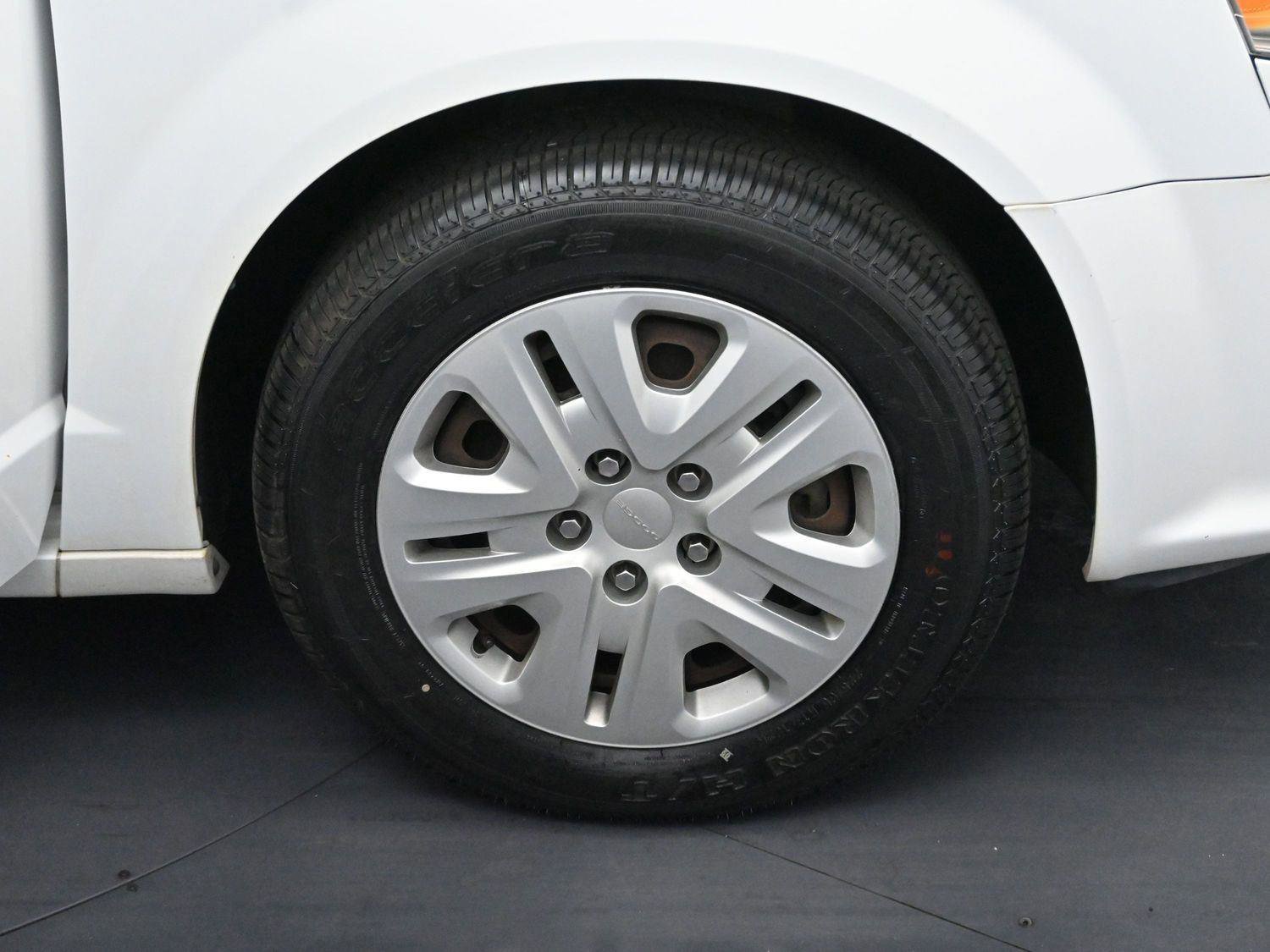 Used 2018 Dodge Grand Caravan SE w/ UConnect Hands-Free Group image 30