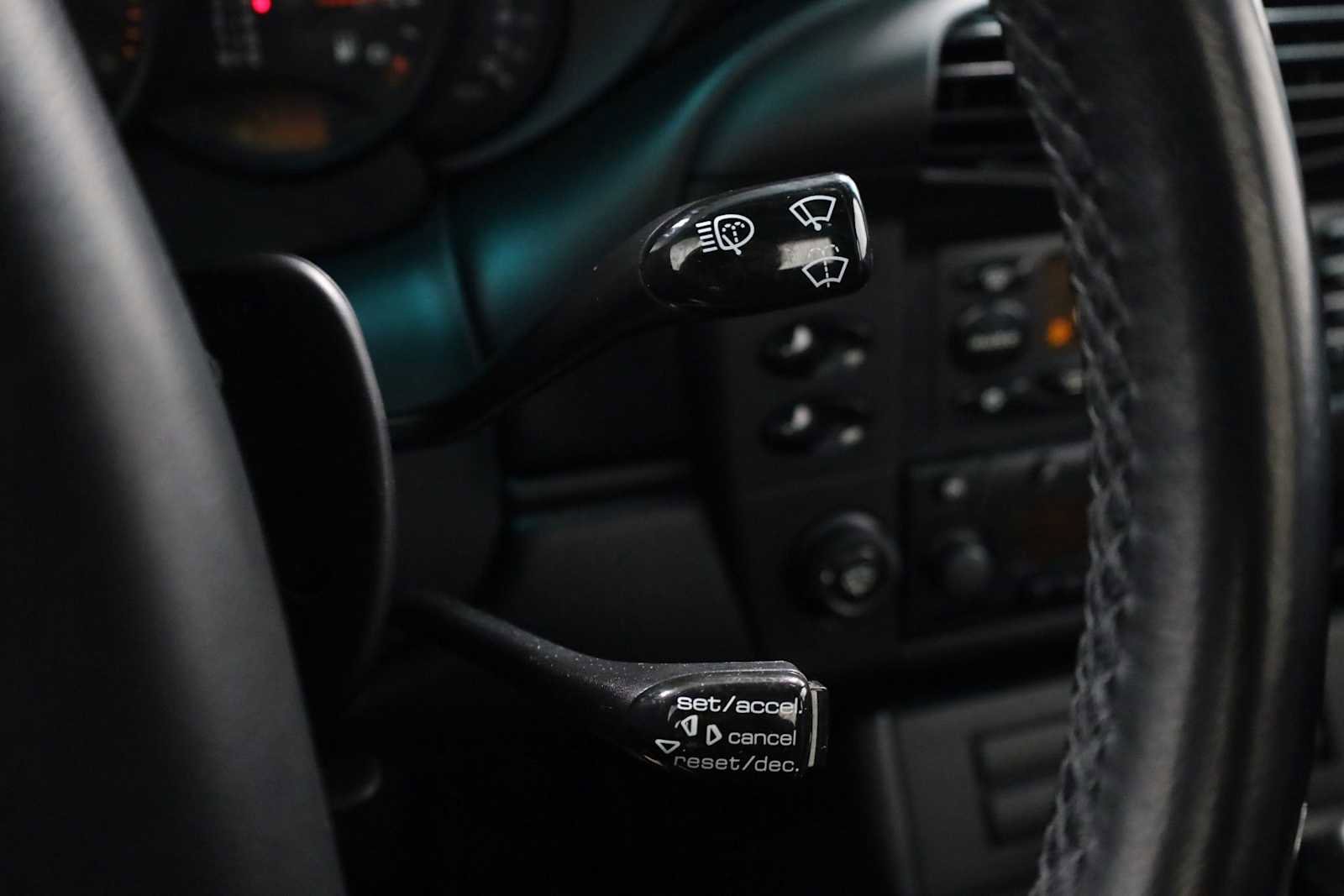 Used 2001 Porsche 911 Carrera image 28