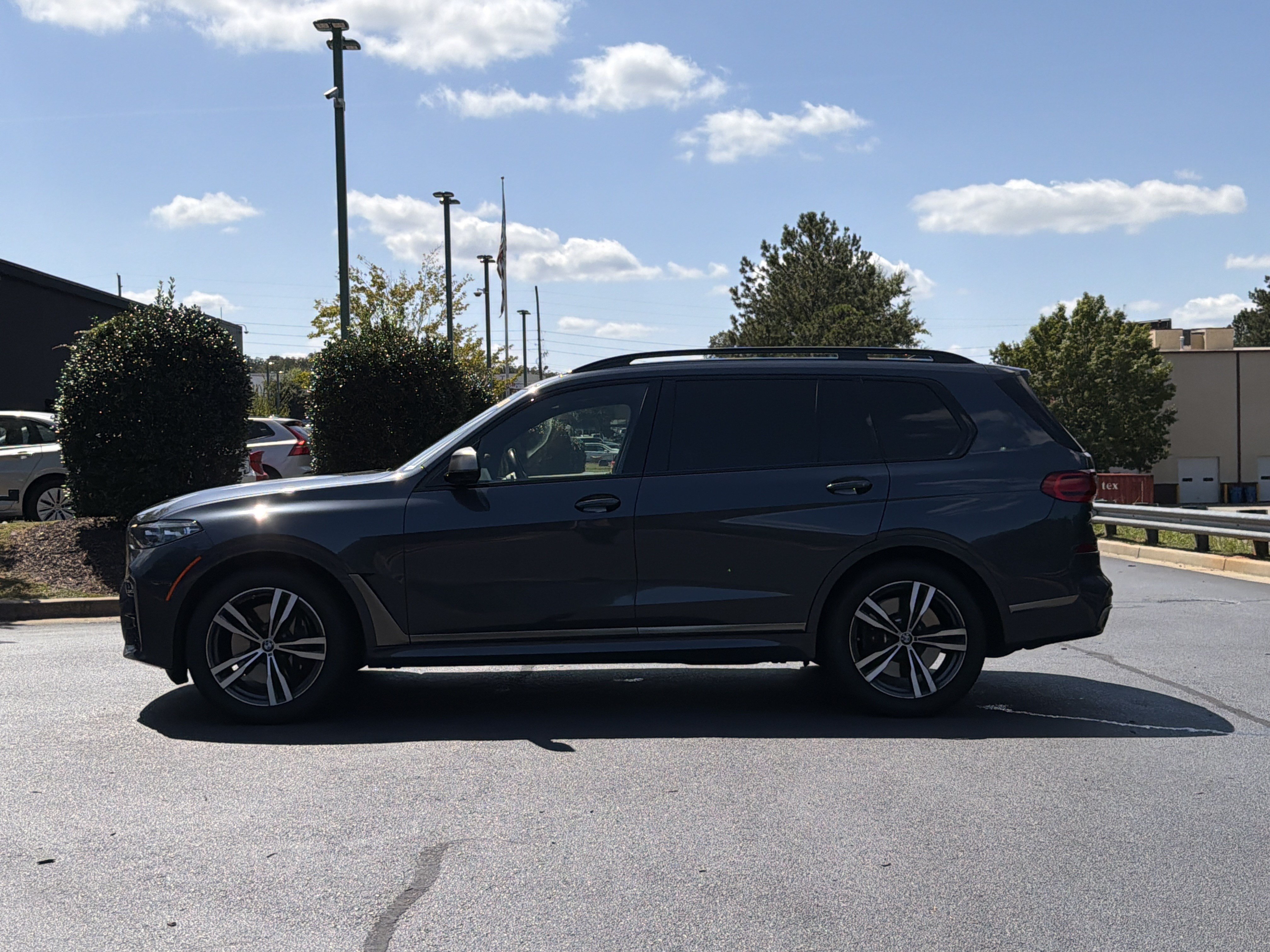 Used 2022 BMW X7 M50i w/ Dynamic Handling Package AWD/4WD image 12