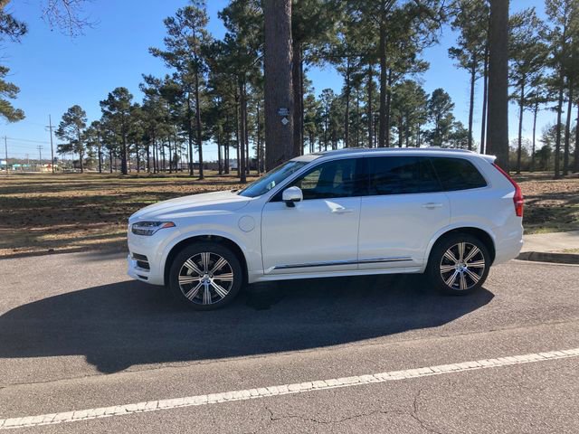 New 2025 Volvo XC90 T8 Core w/ Climate Package