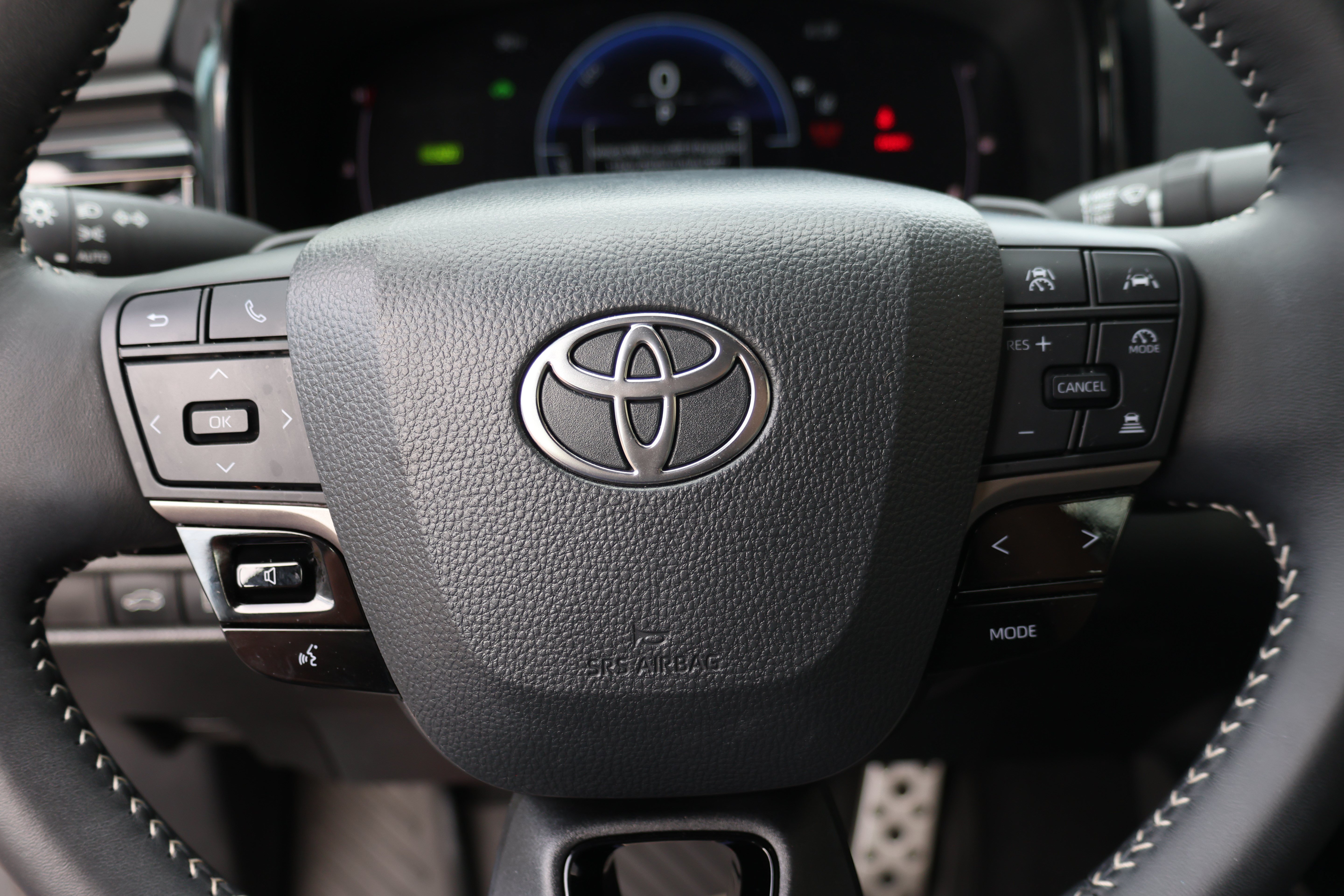 Certified 2025 Toyota Camry SE FWD image 23