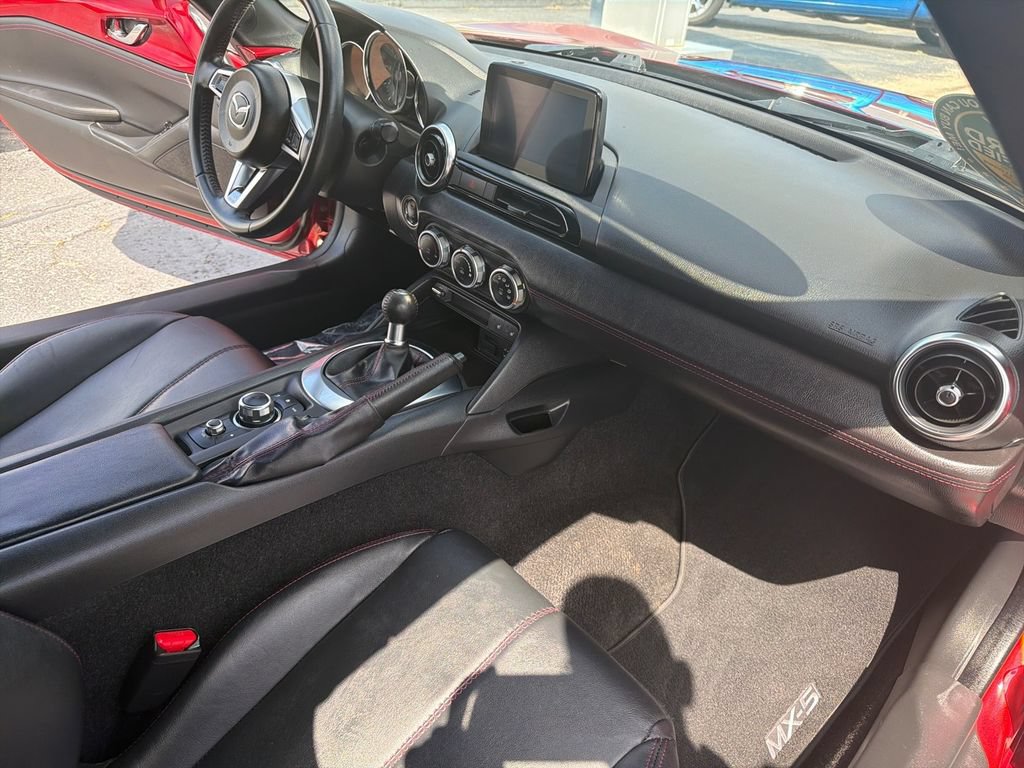 Used 2018 MAZDA MX-5 Miata RF Grand Touring RWD image 17