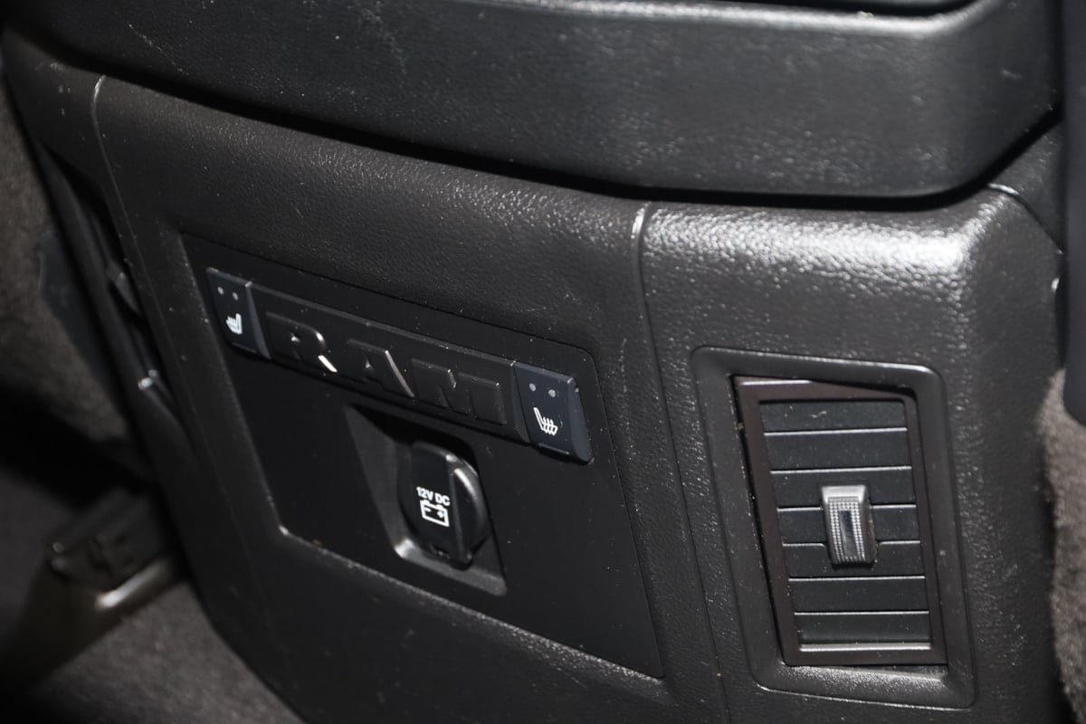 Used 2018 RAM 1500 Laramie w/ Convenience Group AWD/4WD image 14