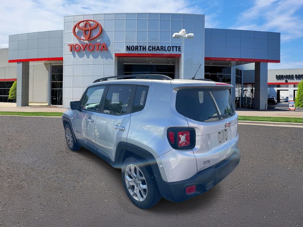 Used 2017 Jeep Renegade Latitude image 6