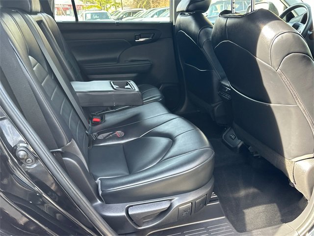 Certified 2022 Toyota Highlander XLE image 8