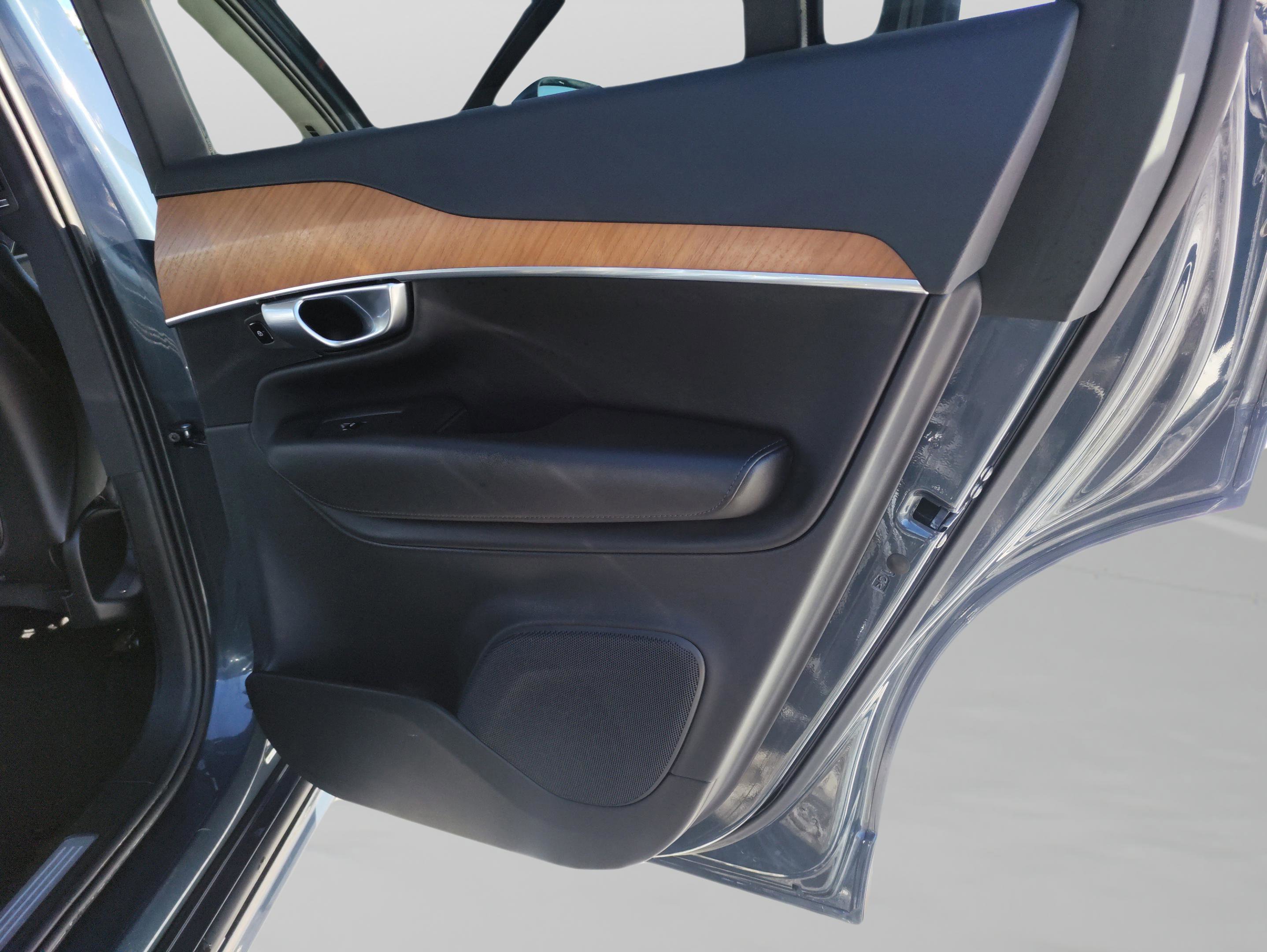 Used 2023 Volvo XC90 B5 Plus image 25