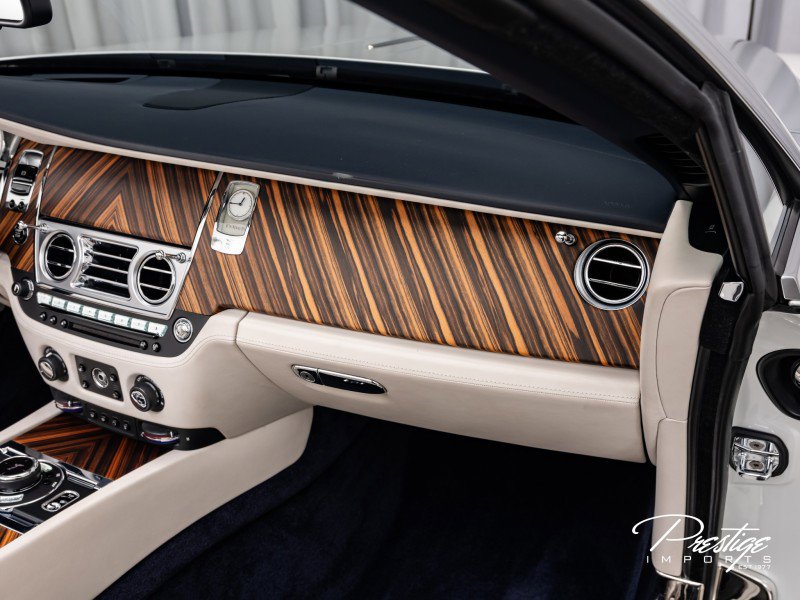 Used 2016 Rolls-Royce Dawn image 46