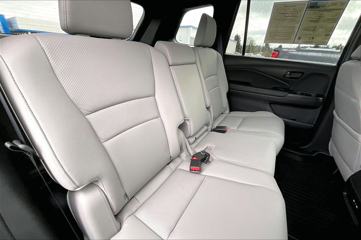 Used 2025 Honda Passport EX-L image 27