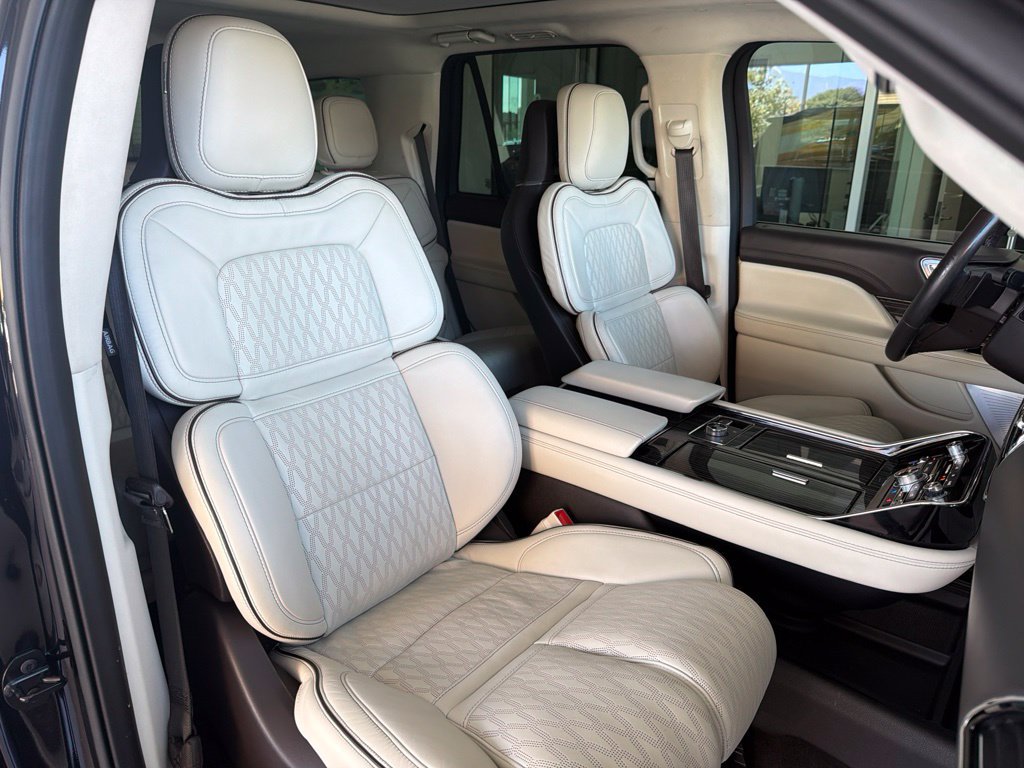 Used 2024 Lincoln Navigator Black Label AWD/4WD image 13
