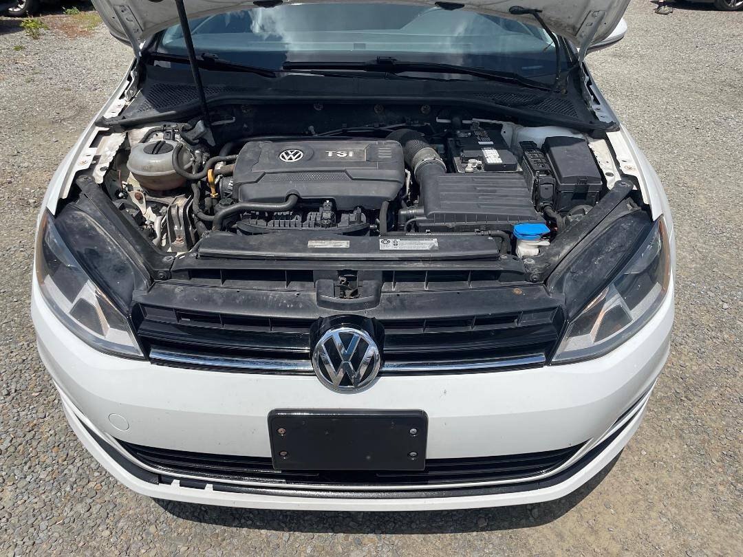 Used 2017 Volkswagen Golf SE FWD image 25